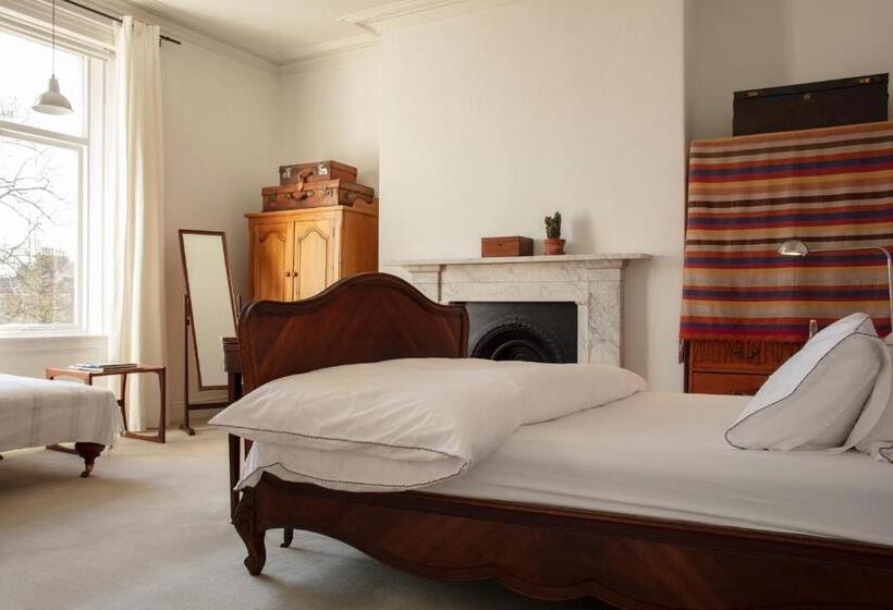 غرفة قياسية, Square Tree House