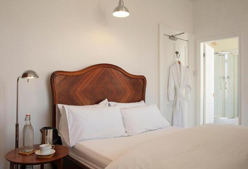 غرفة قياسية, Square Tree House