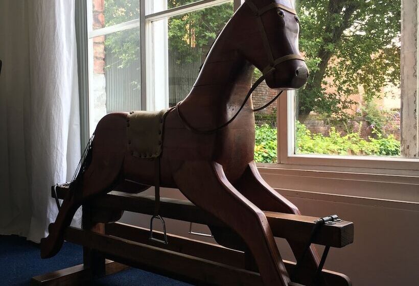 غرفة قياسية, Square Tree House