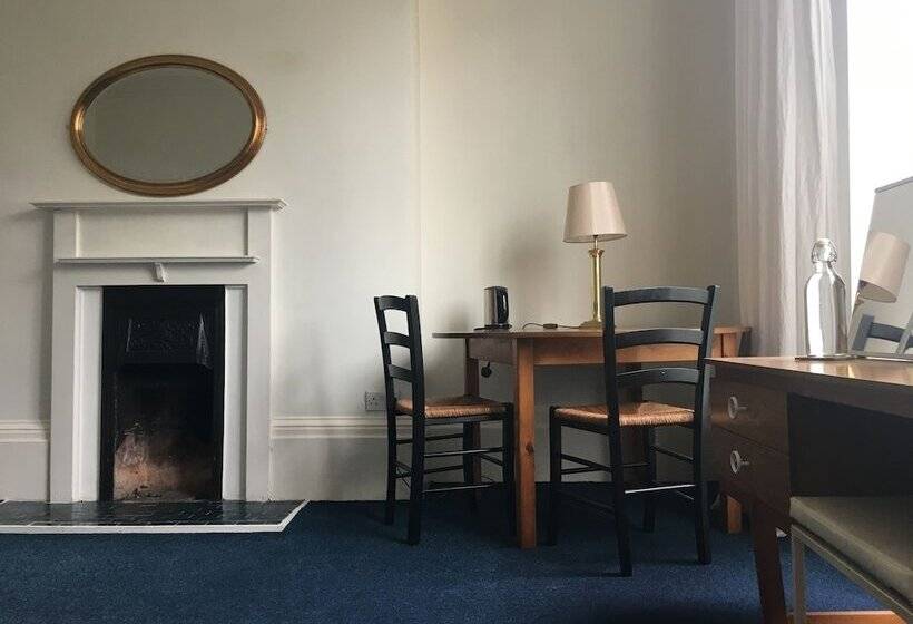 غرفة قياسية, Square Tree House