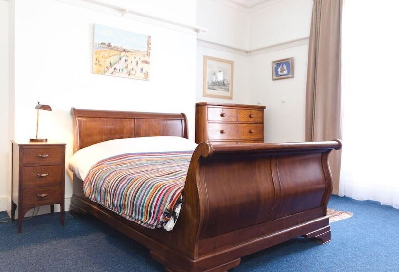 غرفة قياسية, Square Tree House