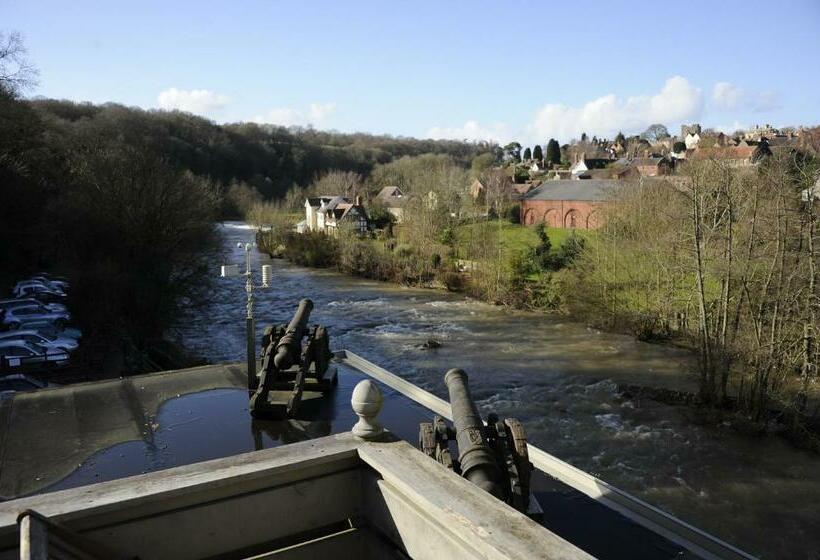 スタンダードルーム, The Charlton Arms