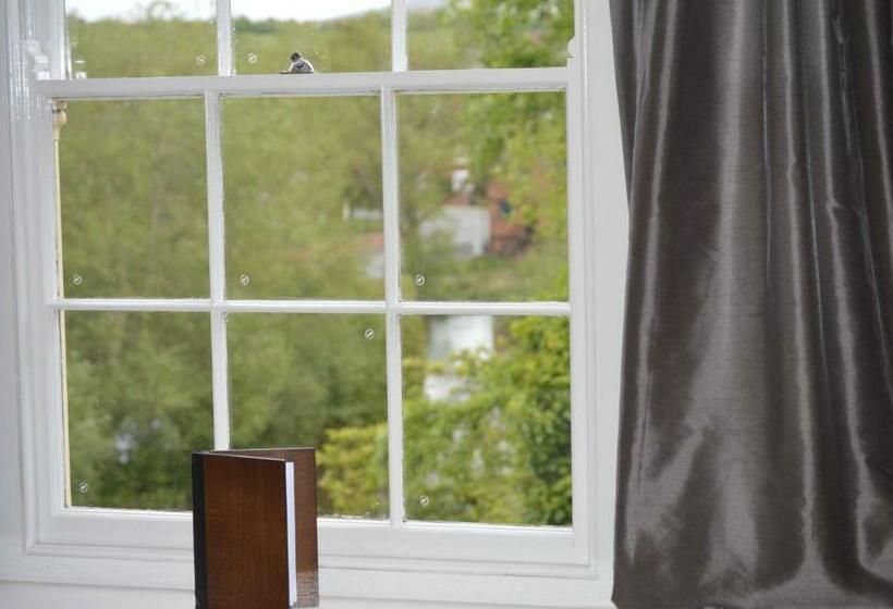 スタンダードルーム, The Charlton Arms