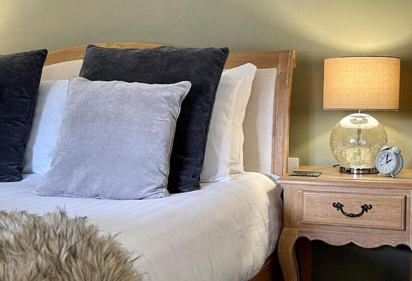 スタンダードルーム, The Charlton Arms