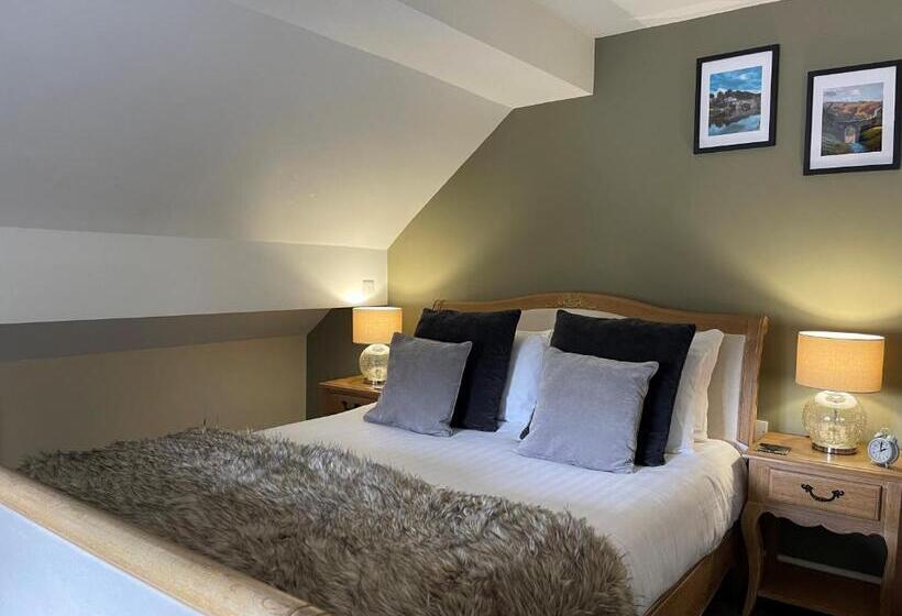 スタンダードルーム, The Charlton Arms