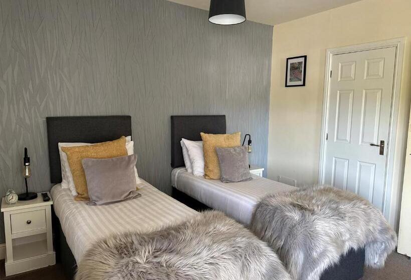 スタンダードルーム, The Charlton Arms