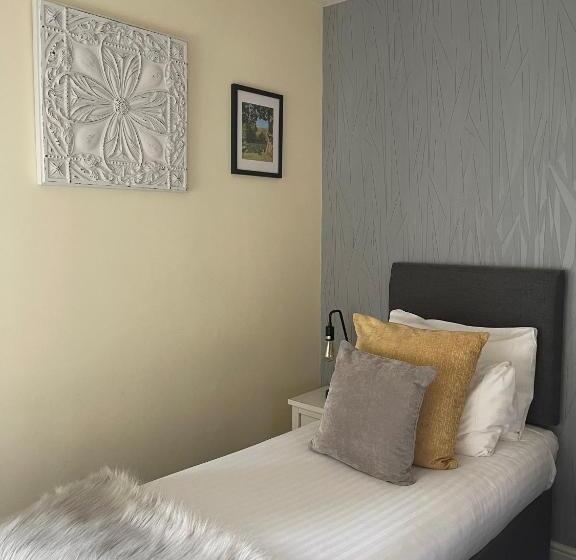 スタンダードルーム, The Charlton Arms