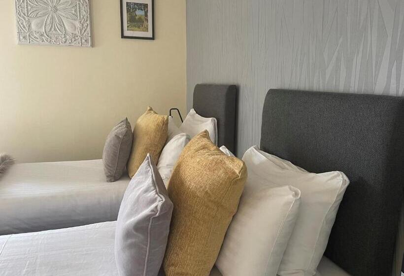 スタンダードルーム, The Charlton Arms