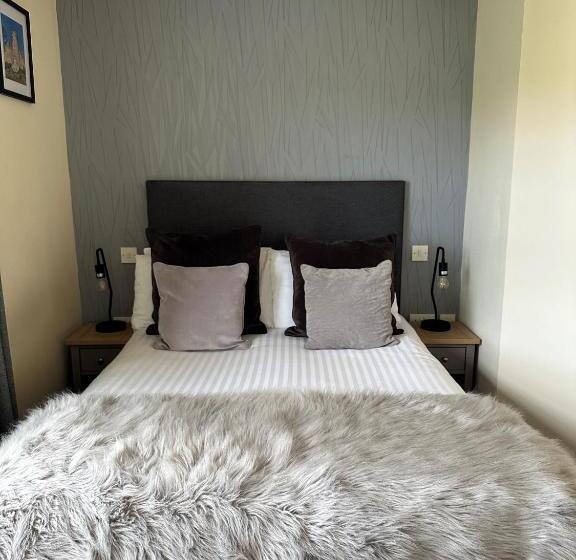 ベーシックルーム, The Charlton Arms