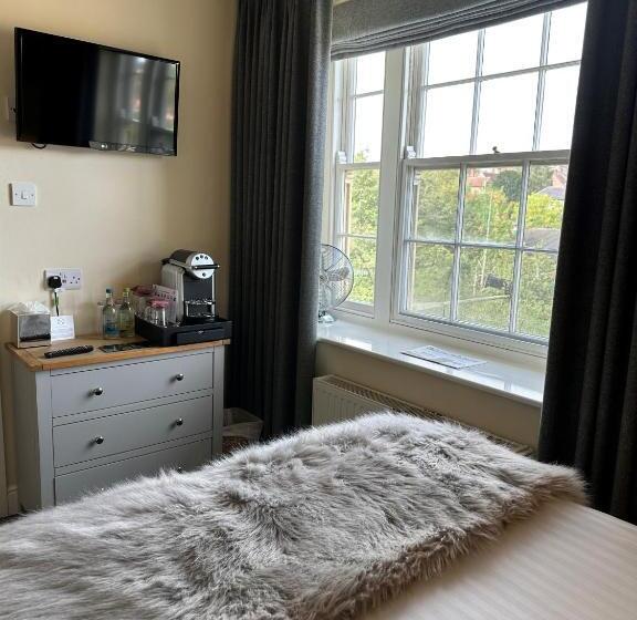 ベーシックルーム, The Charlton Arms