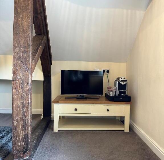 コンフォートルーム, The Charlton Arms