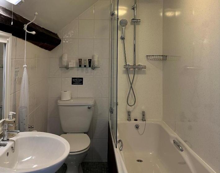 コンフォートルーム, The Charlton Arms