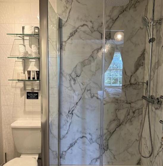 クラシックルーム, The Charlton Arms