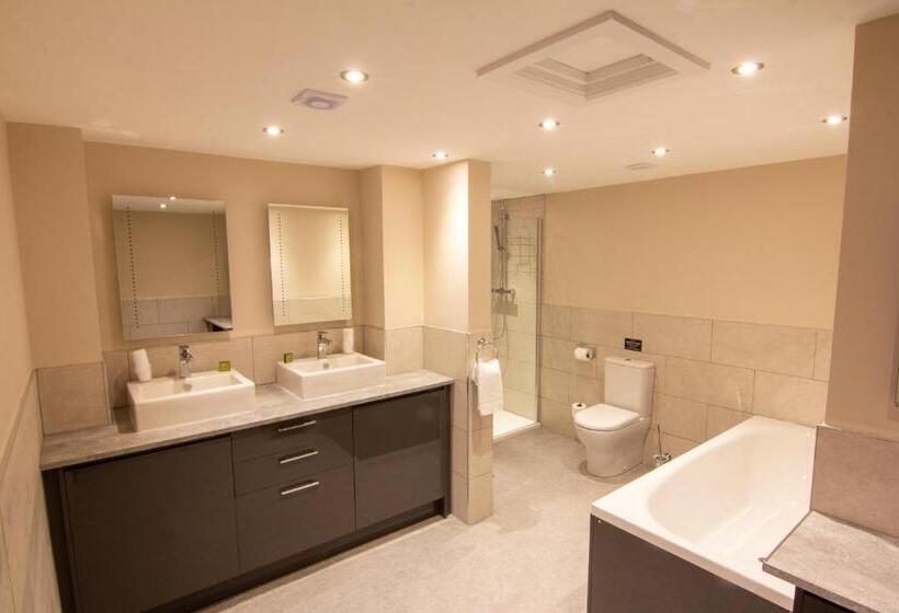 バルコニー付スイート, The Charlton Arms