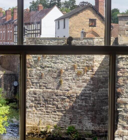 バルコニー付スイート, The Charlton Arms