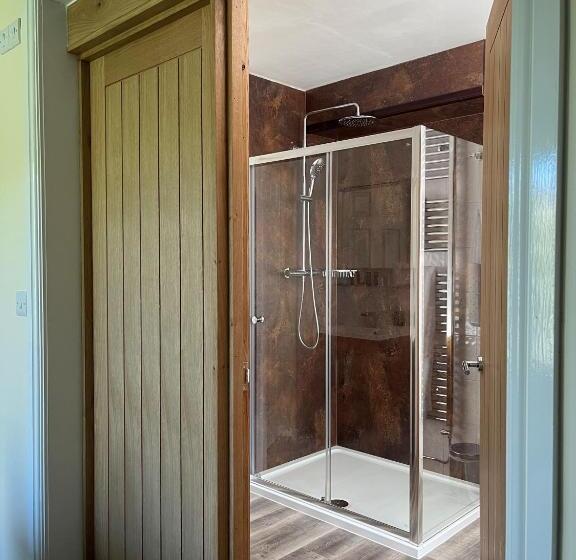 スタンダードルーム, The Charlton Arms