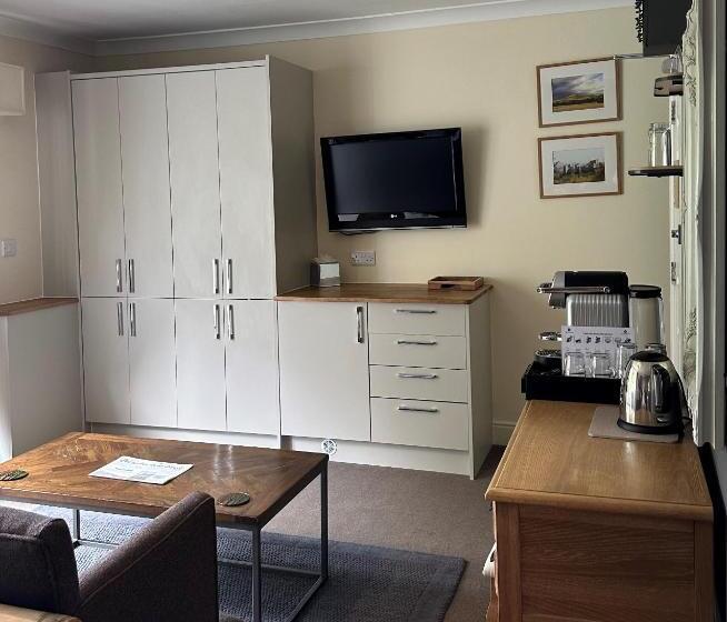 スタンダードルーム, The Charlton Arms