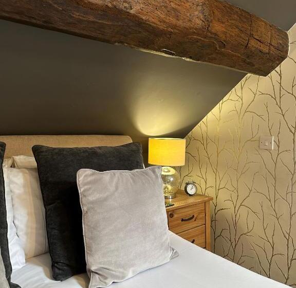 スタンダードルーム, The Charlton Arms