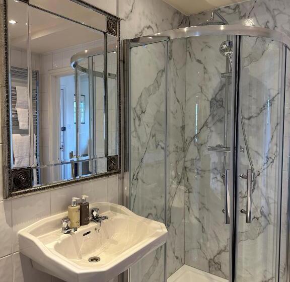 スタンダードルーム, The Charlton Arms