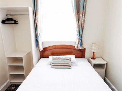 חדר סטנדרט יחיד, The Cliff Hall