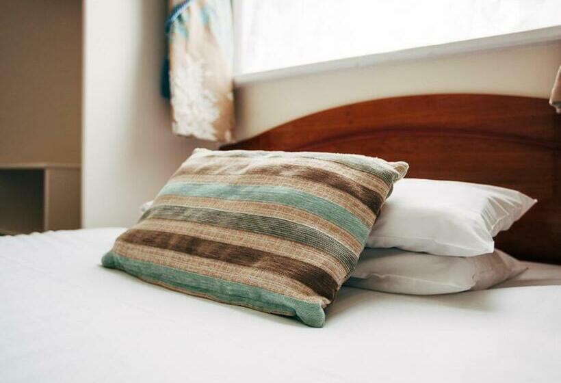 חדר סטנדרט יחיד, The Cliff Hall