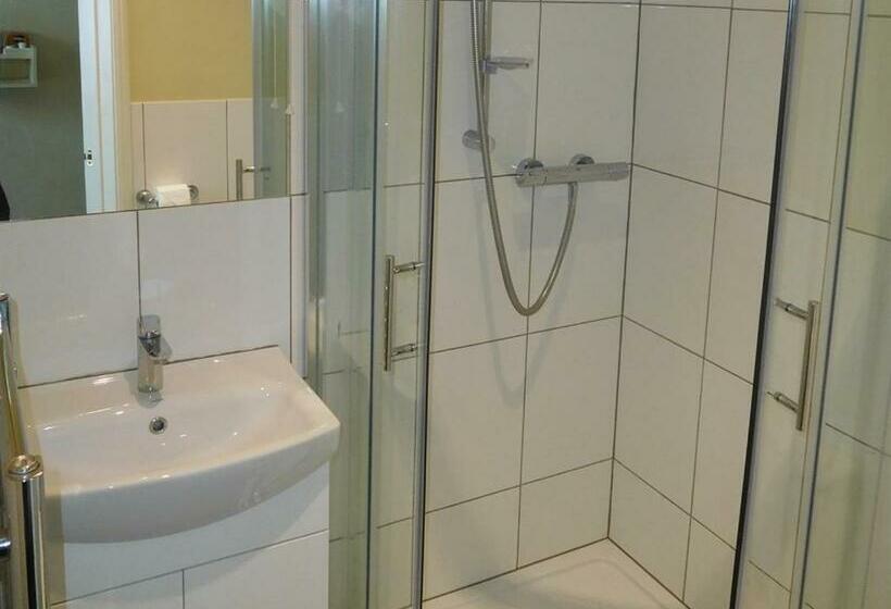 חדר סטנדרט יחיד, The Cliff Hall