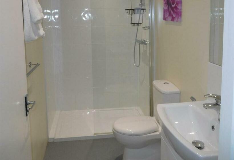 חדר סטנדרט, The Cliff Hall