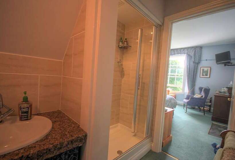 غرفة سوبيريور, The Old Rectory