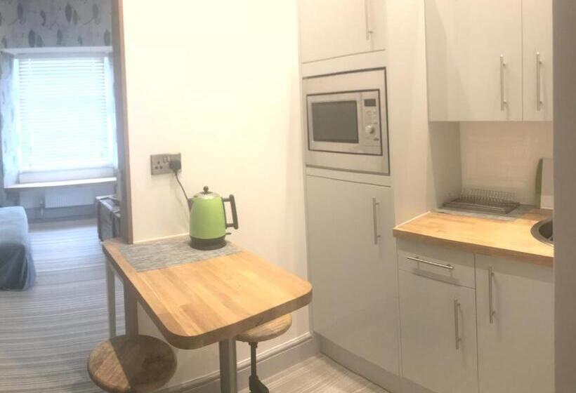 デラックスジュニアスイート, The Railway Inn