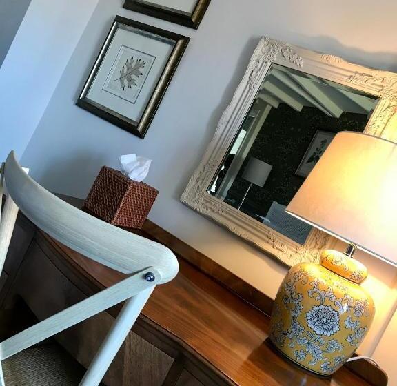 标准间, The Bridge House