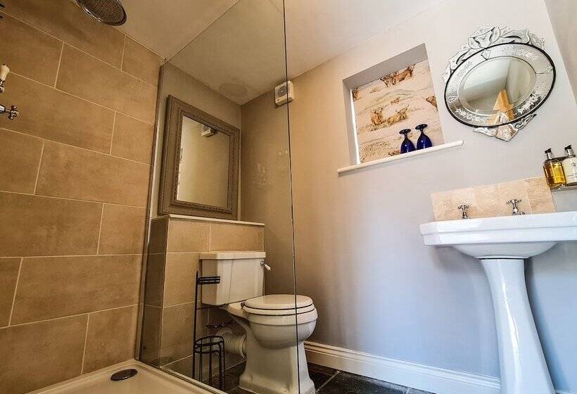 デラックスルーム, Grantham Arms