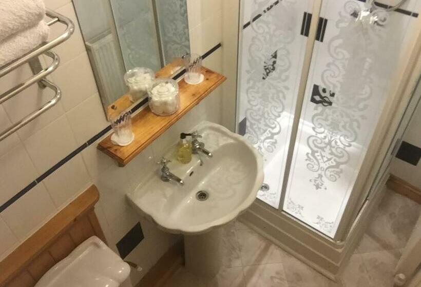 غرفة قياسية, Polraen Country House