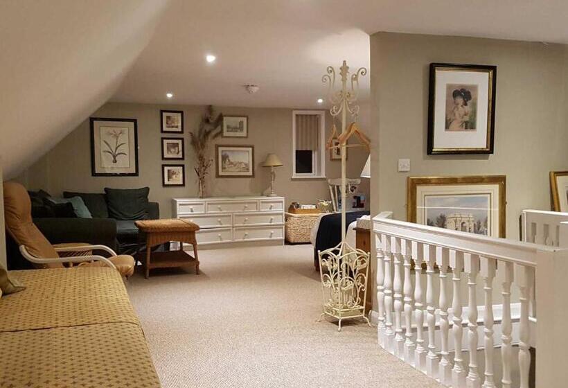 Апартаменты 1 Спальня, The Bedingfeld Arms