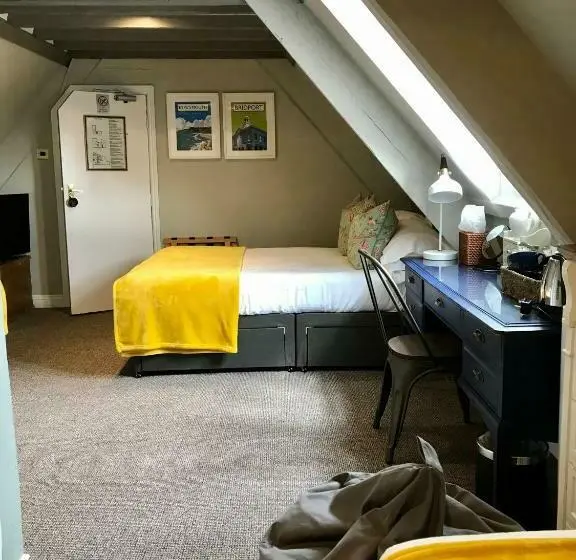 Perhehuone, The Bridge House