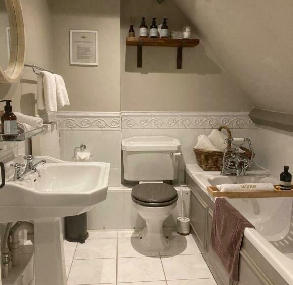 家庭间, The Bridge House