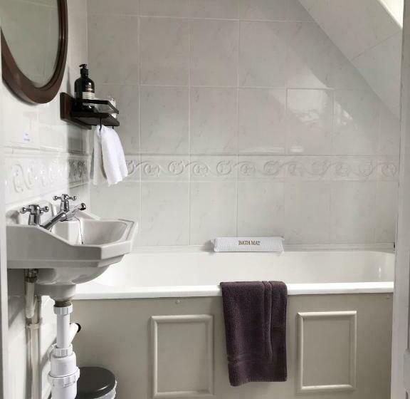 标准间, The Bridge House