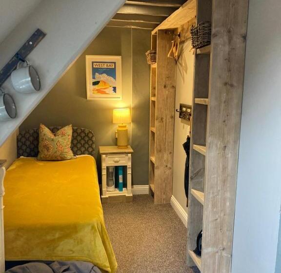 패밀리 룸, The Bridge House