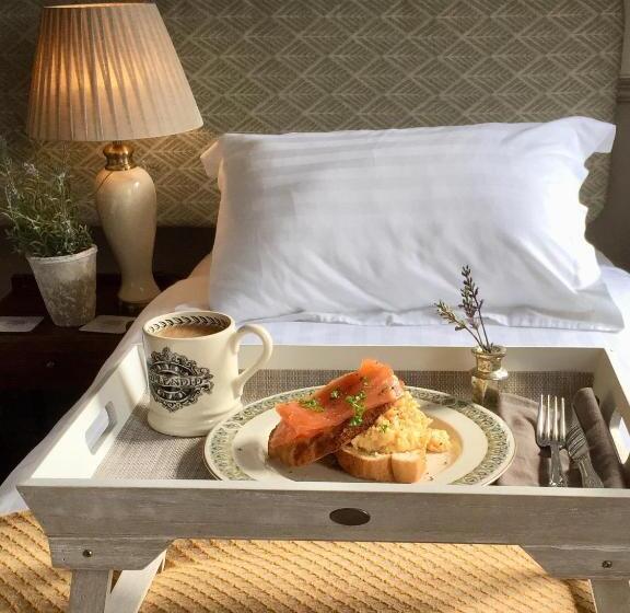 标准间, The Bridge House