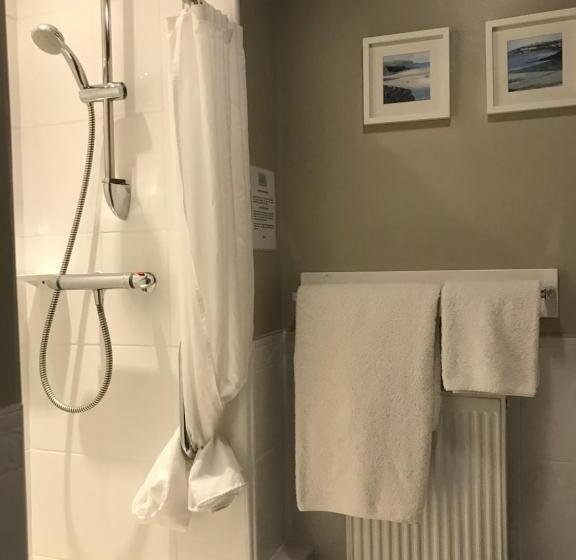 标准单人间, The Bridge House