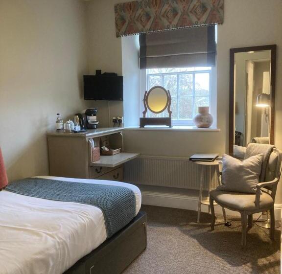 标准单人间, The Bridge House