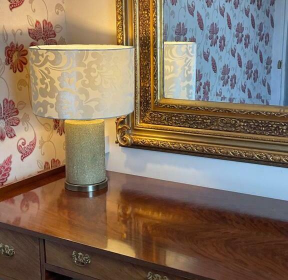 キングサイズベッドのスーペリアルーム, The Broomsquire