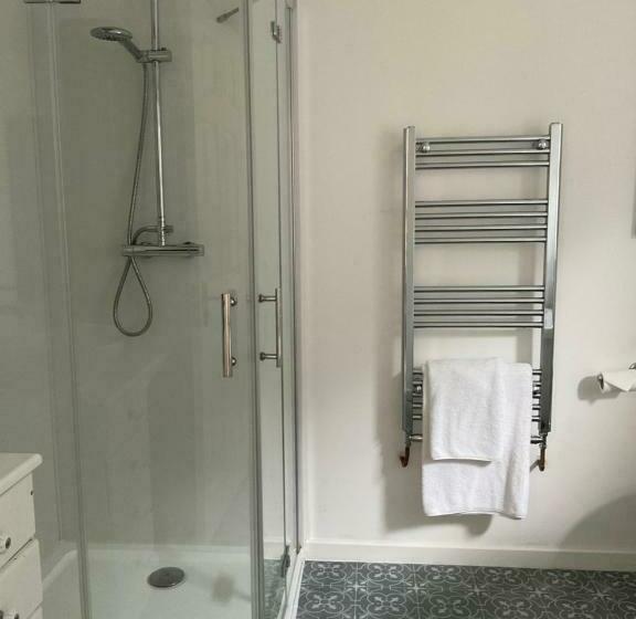 ガーデンビューファミリールーム, The Broomsquire