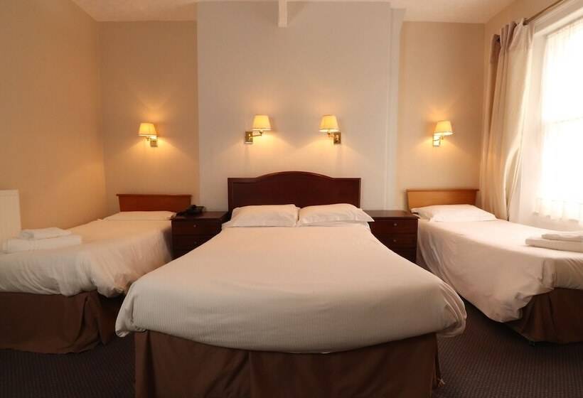 Семейный Номер, The Esplanade