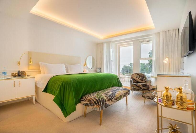 סוויטה עם מרפסת, The Nici