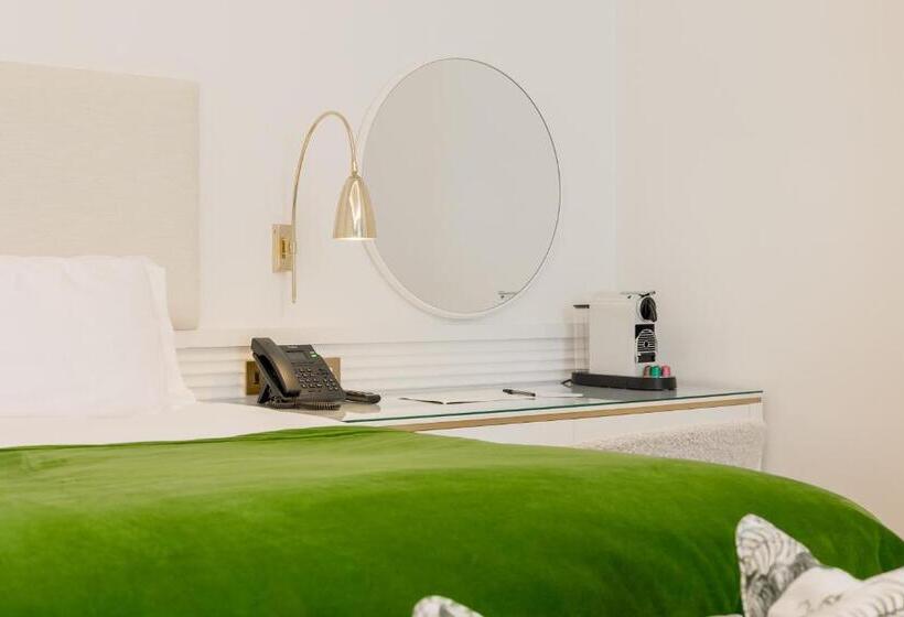 غرفة ديلوكس مطلّة علي البحر, The Nici