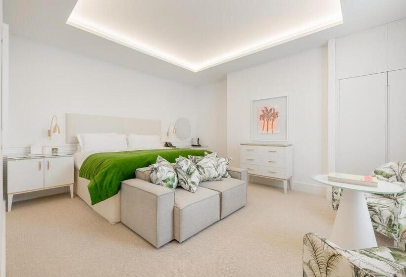 غرفة ديلوكس مطلّة علي البحر, The Nici