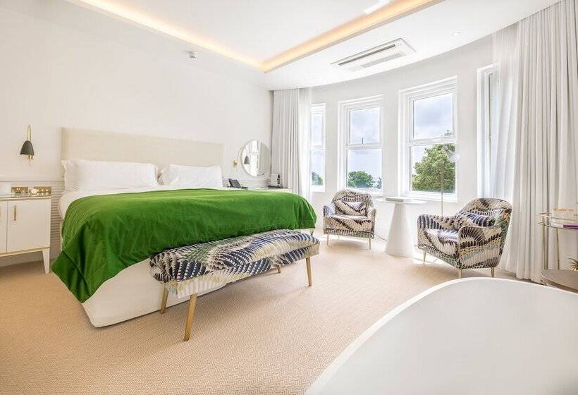 غرفة ديلوكس مطلّة علي البحر, The Nici