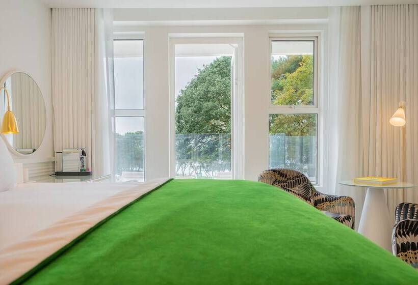 غرفة ديلوكس مطلّة علي البحر, The Nici