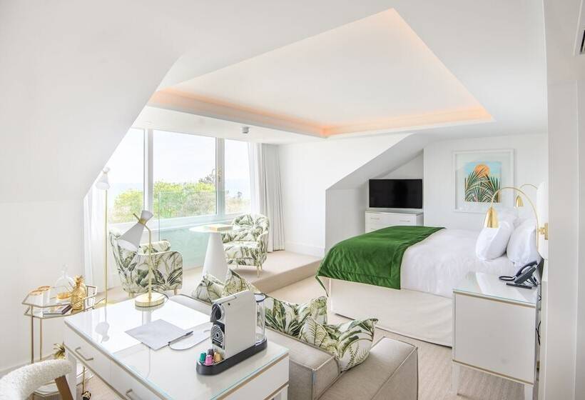 جناح مطلّ علي البحر, The Nici