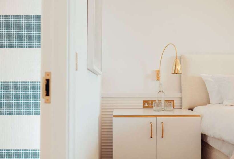 غرفة قياسية, The Nici